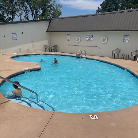 Hotel Super 8 By Wyndham Monroe